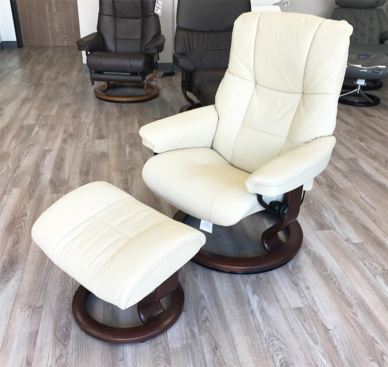 Stressless Chelsea Small Mayfair Paloma Kitt Leather Recliner Chair and Ottoman by Ekornes