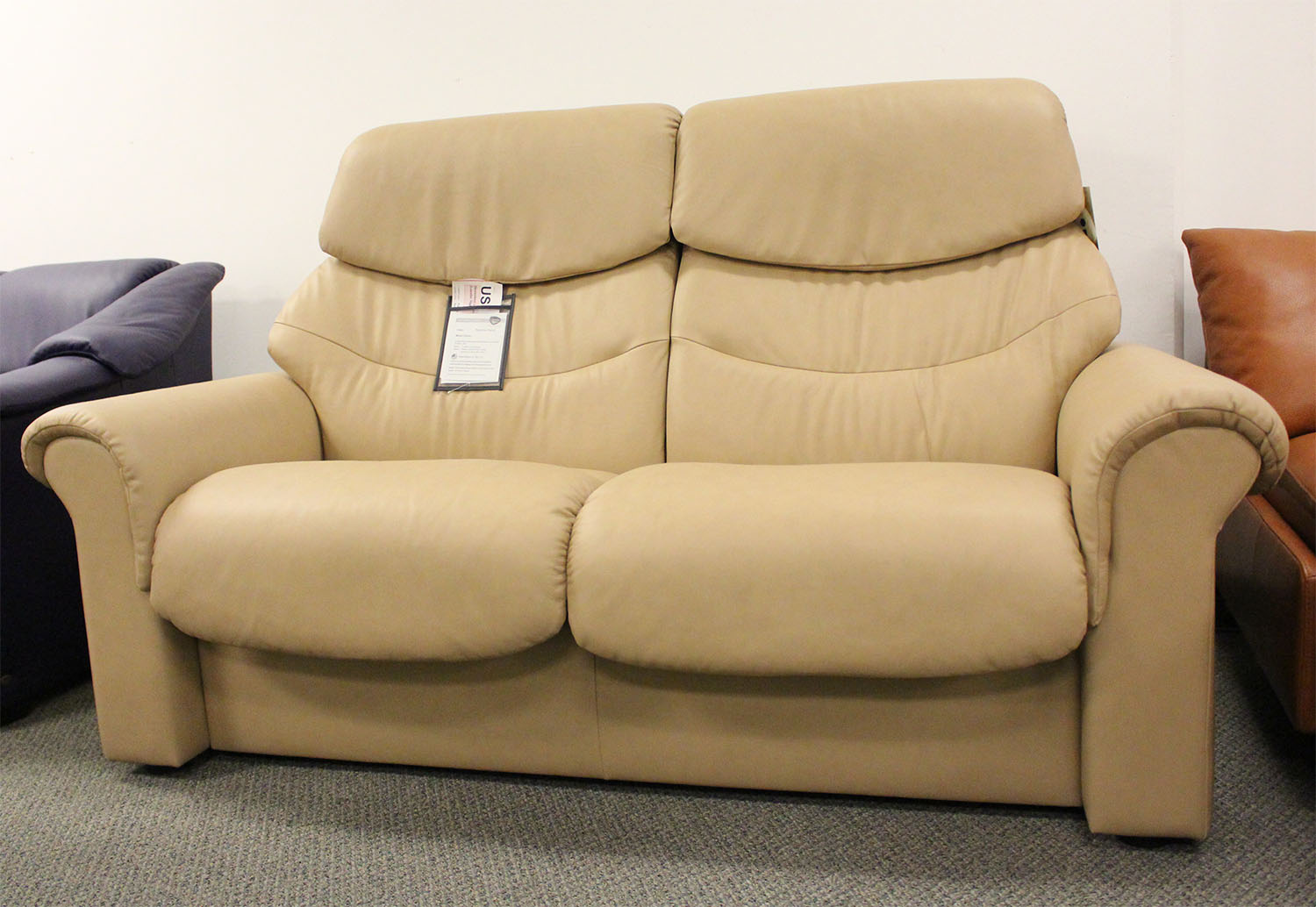 Stressless Liberty LoveSeat Sofa in Paloma Sand